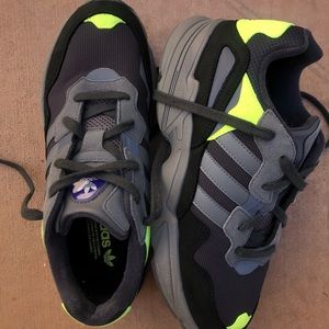 Adidas originals YUNG 96carbon/grey/solar yellow